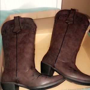 - Size 7.5 Roper Cowgirl Boots